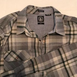 Volcom men’s flannel shirt.  Tags on!